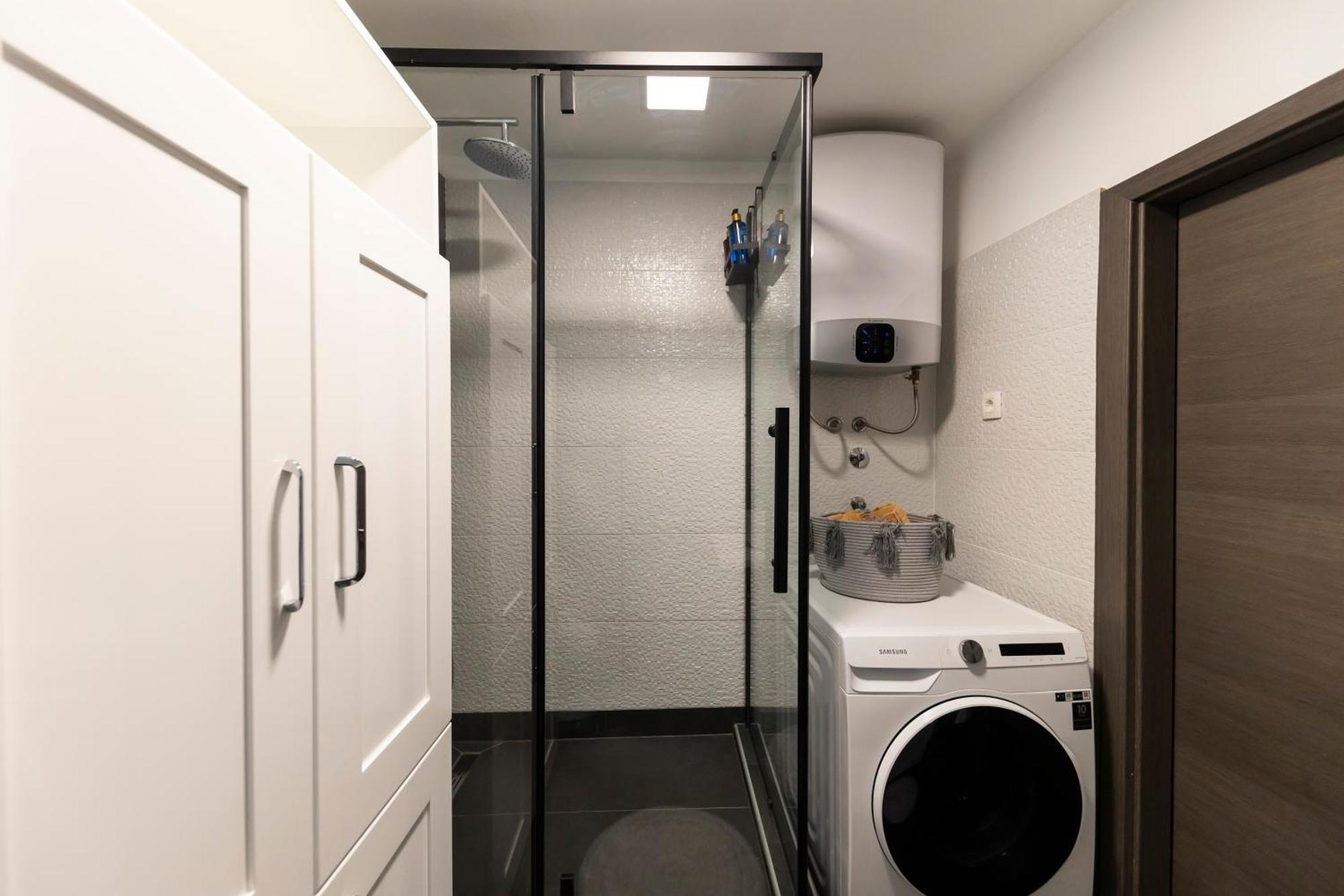 Nikky 2Br Apt. In Old Town Centre Apartment