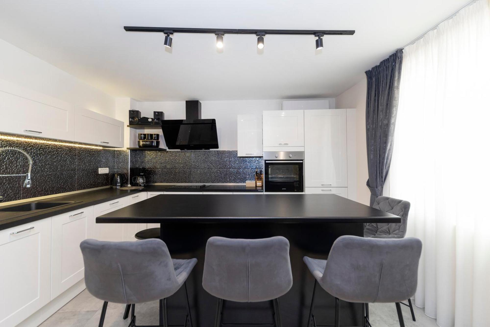 Nikky 2br Apt. In Old Town Centre