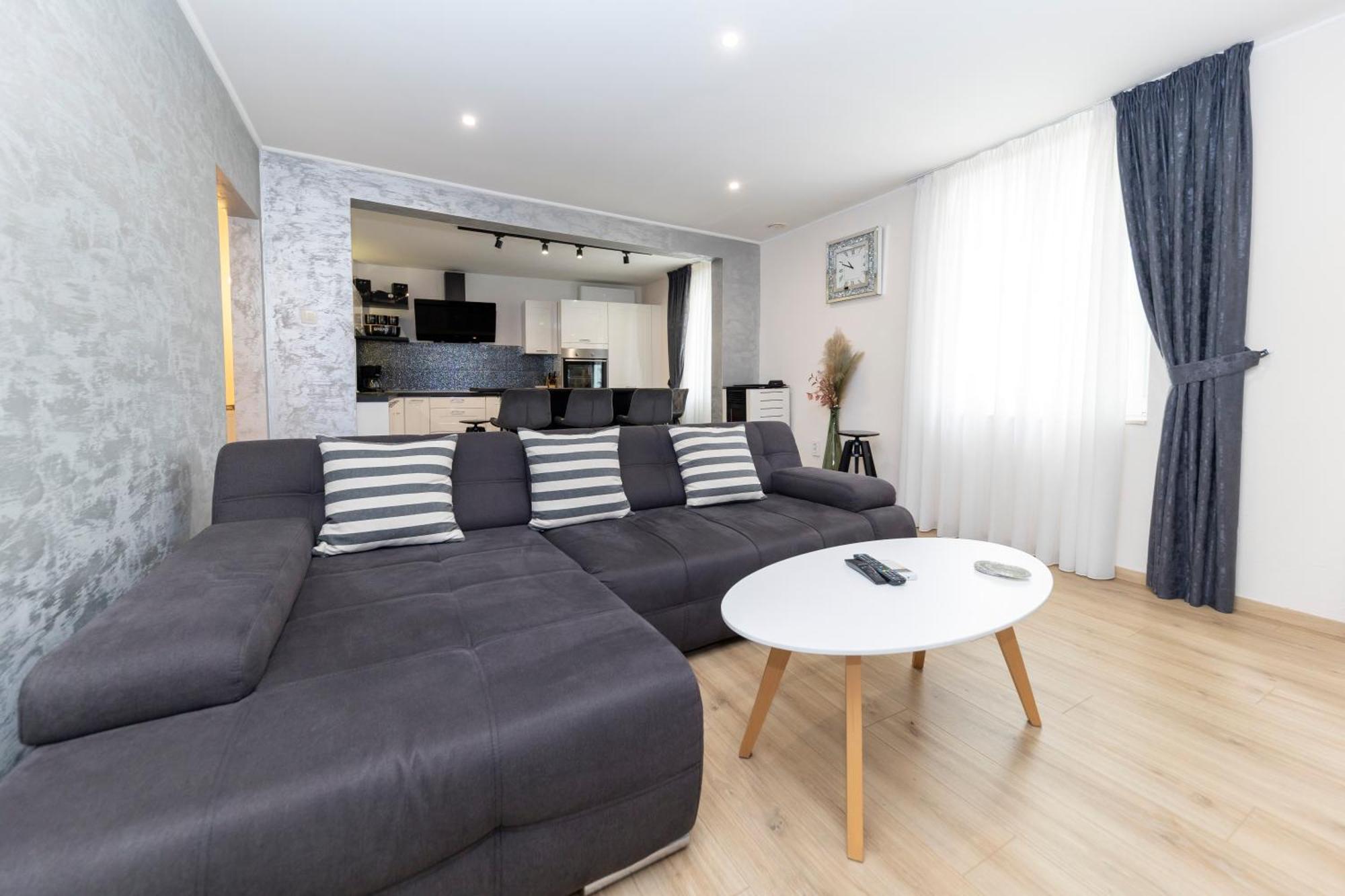 Appartement Nikky 2br Apt. In Old Town Centre