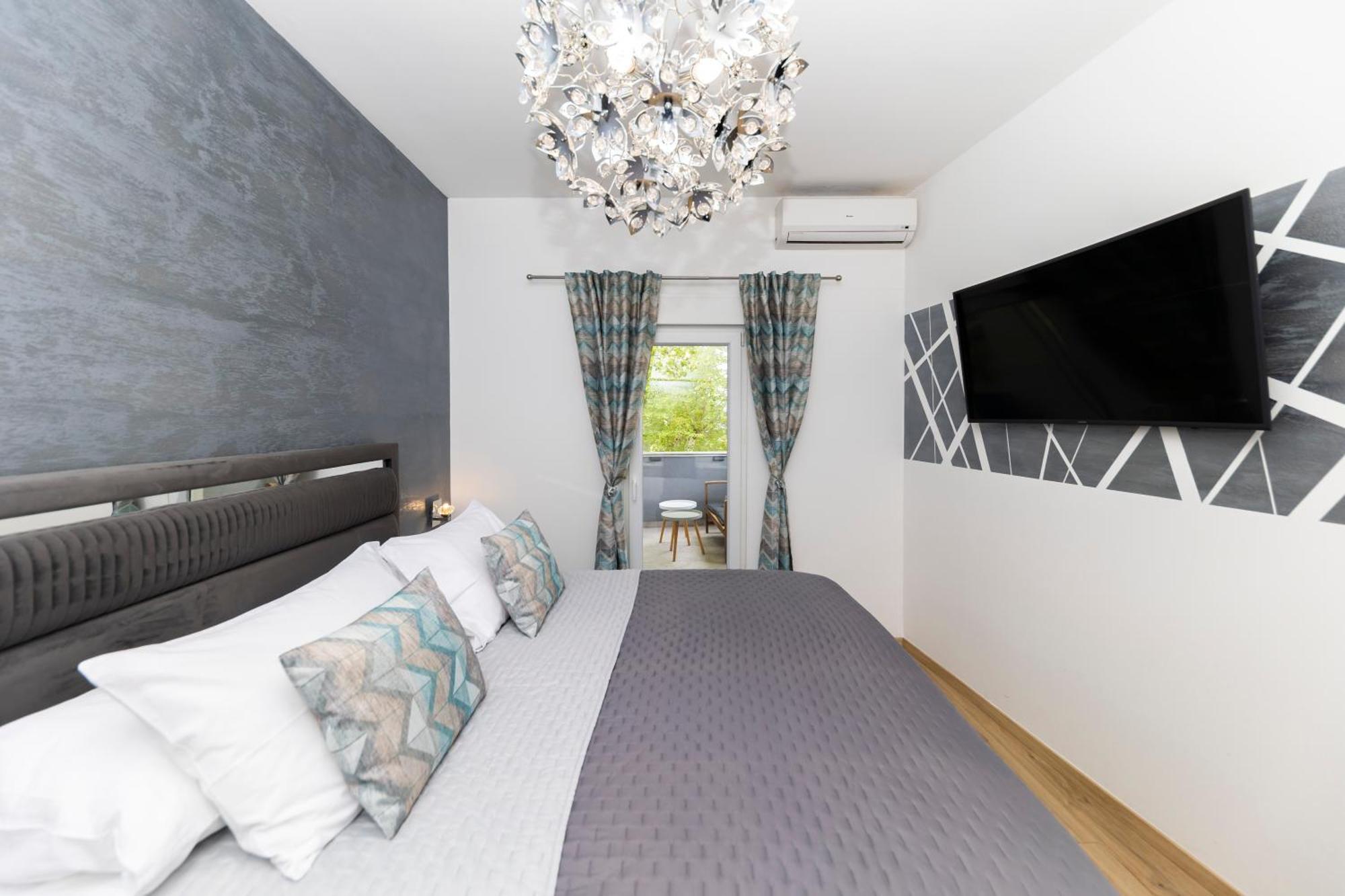 Nikky 2br Apt. In Old Town Centre *