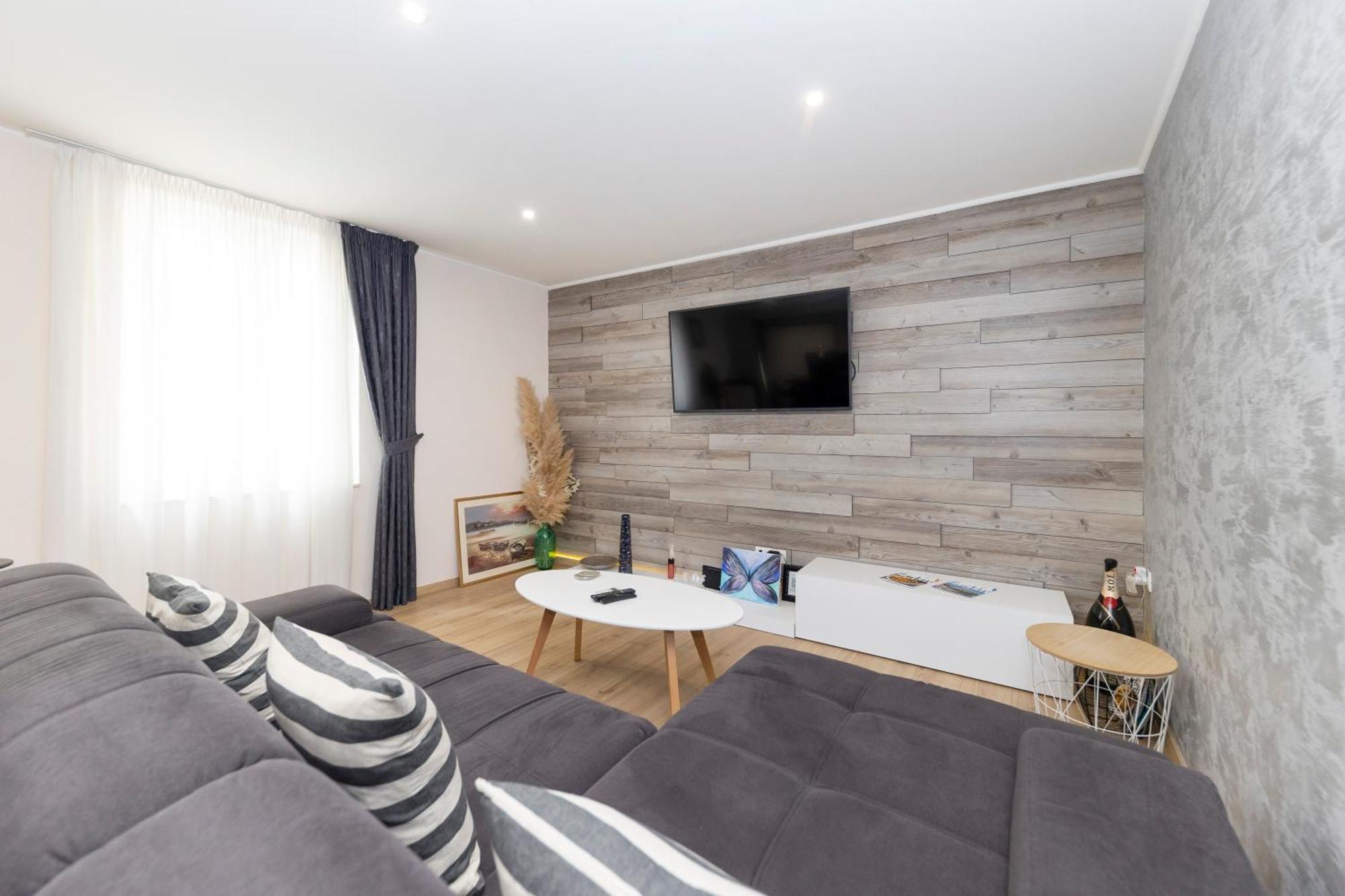 Appartement Nikky 2br Apt. In Old Town Centre *